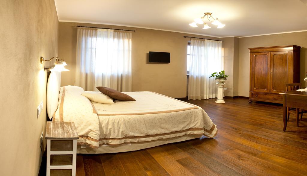 Il Giardino Di Ghilot Bed and Breakfast Cherasco Εξωτερικό φωτογραφία